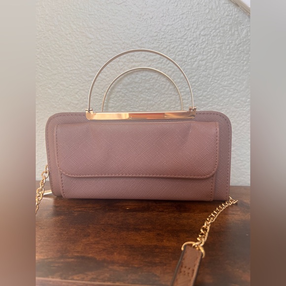 Chic Mauve-y brown wallet with chain strap. - Picture 3 of 9